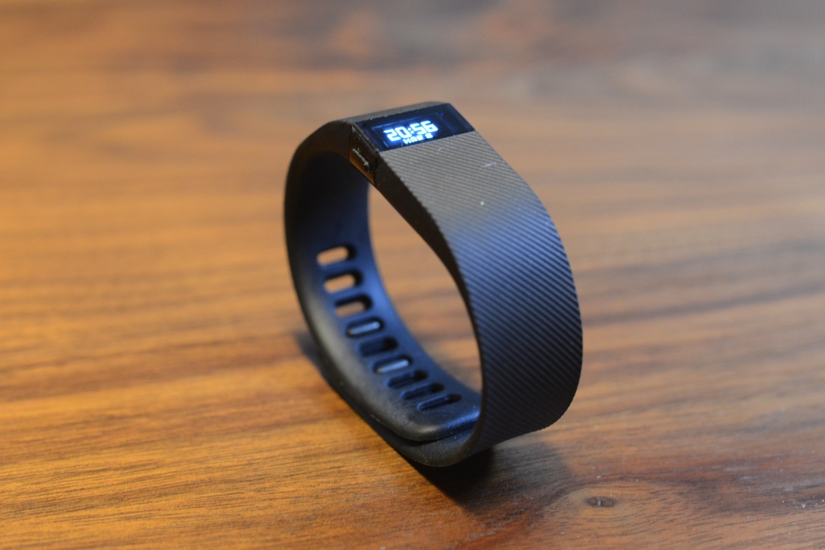 自動睡眠記録ができる「Fitbit Charge」でライフログを加速せよ！！